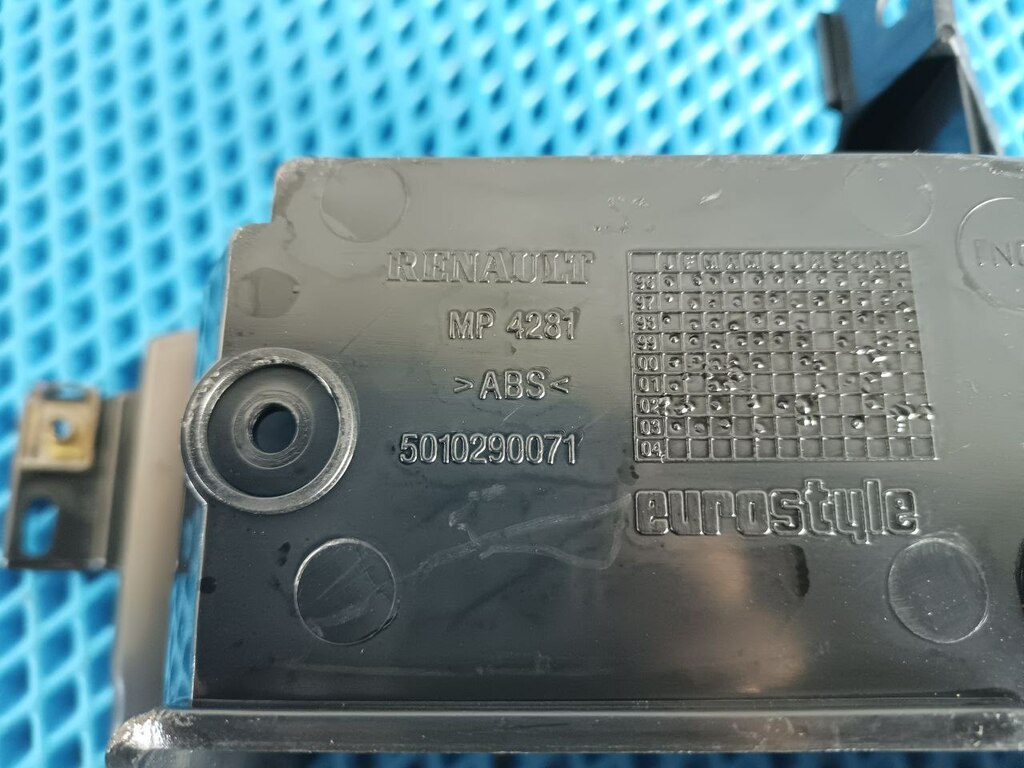 накладка панели приборов б/у - 2